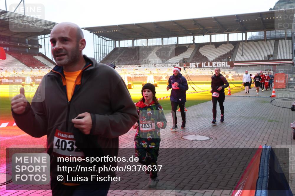 07.12.2025 - St. Pauli X-Mass-Run No. 15 Luisa Fischer http://msf.ph/oto/9376637 07.12.2025 09:58:53 Ziel 4032, 4031, 483, 1603, 238, 261, 483, 532, 1003, 1115, 1173, 1528, 1542, 1603, 1633, 1774, 1782, 1785, 2205, 2392, 3308, 3405, 3515, 4031, 4206 meine-sportfotos.de
