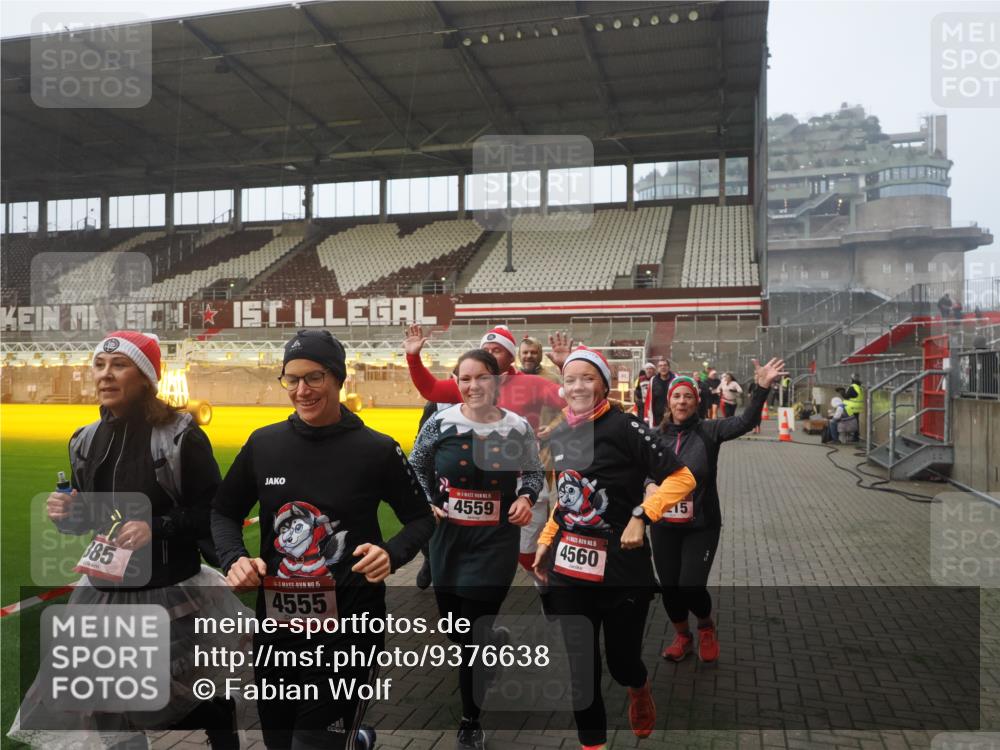 07.12.2025 - St. Pauli X-Mass-Run No. 15 Fabian Wolf http://msf.ph/oto/9376638 07.12.2025 10:05:42 Ziel 2, 3, 54, 123, 363, 385, 512, 945, 1215, 1222, 1789, 1791, 3231, 4195, 4552, 4555, 4559, 4560 meine-sportfotos.de