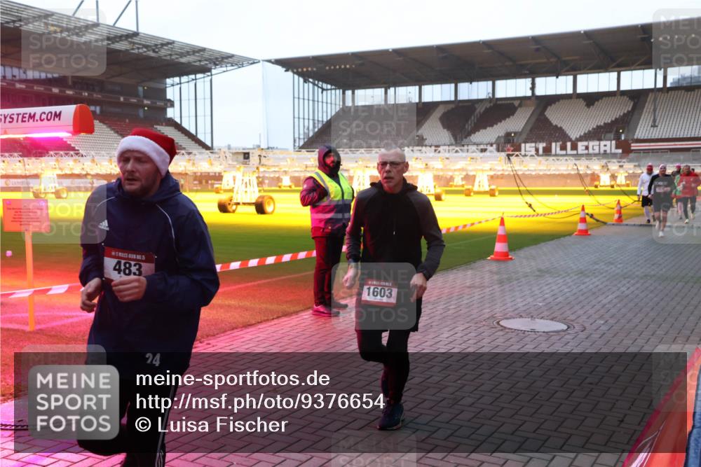 07.12.2025 - St. Pauli X-Mass-Run No. 15 Luisa Fischer http://msf.ph/oto/9376654 07.12.2025 09:58:55 Ziel 483, 1603, 24, 238, 261, 483, 532, 655, 1003, 1115, 1173, 1528, 1542, 1603, 1633, 1774, 1782, 1785, 2205, 2392, 3308, 3405, 3515, 4031, 4206 meine-sportfotos.de