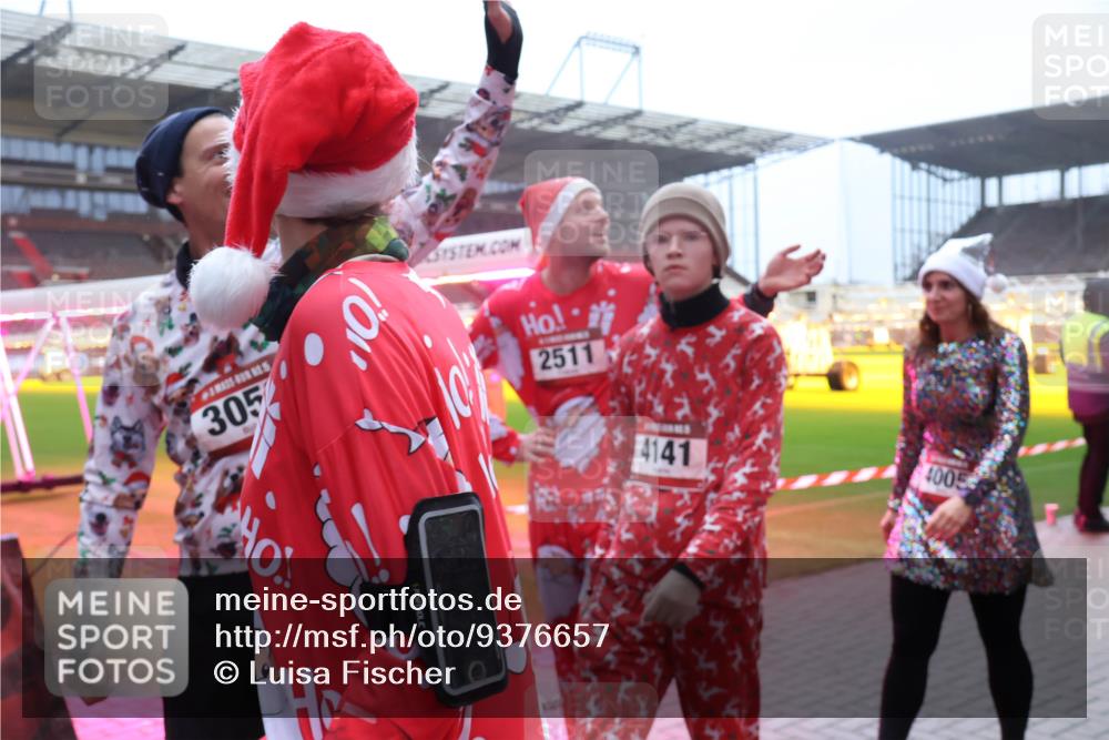 07.12.2025 - St. Pauli X-Mass-Run No. 15 Luisa Fischer http://msf.ph/oto/9376657 07.12.2025 10:23:49 Ziel 305, 2511, 4141, 4005, 638, 1996, 2123, 2304, 2508, 2511, 2638, 3052, 3078, 3079, 3539, 3644, 3649, 3887, 3890, 4005, 4141, 4145, 4458, 4549 meine-sportfotos.de