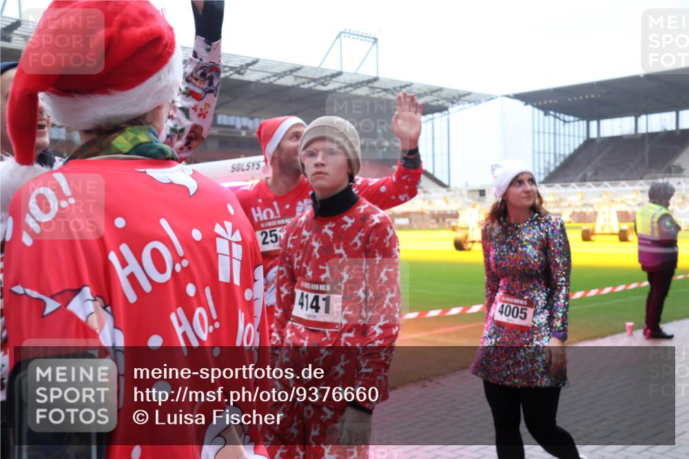 07.12.2025 - St. Pauli X-Mass-Run No. 15 Luisa Fischer http://msf.ph/oto/9376660 07.12.2025 10:23:50 Ziel 25, 4141, 4005, 638, 1996, 2123, 2304, 2508, 2511, 2638, 3052, 3078, 3079, 3539, 3644, 3649, 3887, 3890, 4005, 4141, 4145, 4458, 4549 meine-sportfotos.de