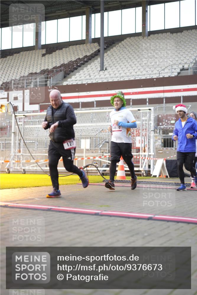 07.12.2025 - St. Pauli X-Mass-Run No. 15 Patografie http://msf.ph/oto/9376673 07.12.2025 10:06:05 Ziel 127, 148, 180, 424, 468, 676, 805, 834, 893, 967, 969, 1119, 1788, 1937, 2756, 2757, 2894, 2968, 3093, 3172, 3196, 3812, 3814, 3857, 3859, 4235, 4236, 4237, 4246, 4251, 4657, 4665, 4670, 4676, 4677, 4736, 4739 meine-sportfotos.de