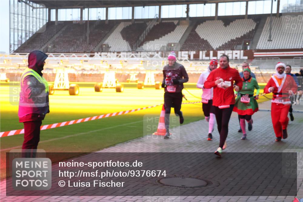 07.12.2025 - St. Pauli X-Mass-Run No. 15 Luisa Fischer http://msf.ph/oto/9376674 07.12.2025 09:59:00 Ziel 1542, 1782, 1785, 238, 261, 483, 532, 655, 1003, 1115, 1173, 1528, 1542, 1603, 1633, 1774, 1782, 1785, 2205, 2392, 3308, 3405, 3515, 4031, 4206 meine-sportfotos.de