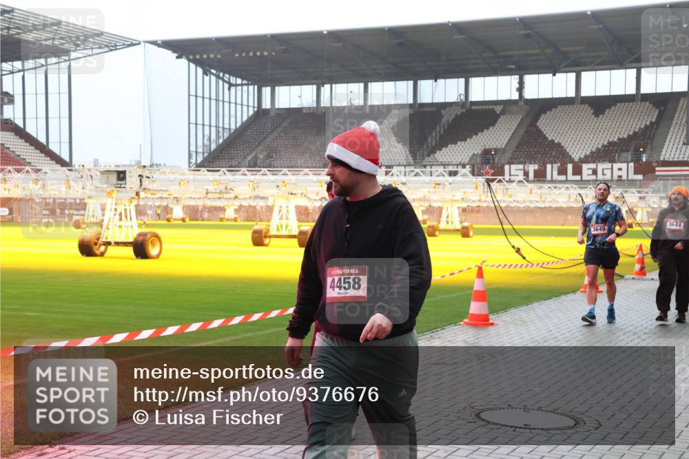 07.12.2025 - St. Pauli X-Mass-Run No. 15 Luisa Fischer http://msf.ph/oto/9376676 07.12.2025 10:23:57 Ziel 15, 4458, 3649, 3644, 638, 1104, 1996, 2123, 2304, 2508, 2511, 2603, 2634, 3052, 3078, 3079, 3539, 3644, 3649, 3887, 3890, 4005, 4043, 4139, 4141, 4144, 4145, 4377, 4378, 4458, 4549 meine-sportfotos.de