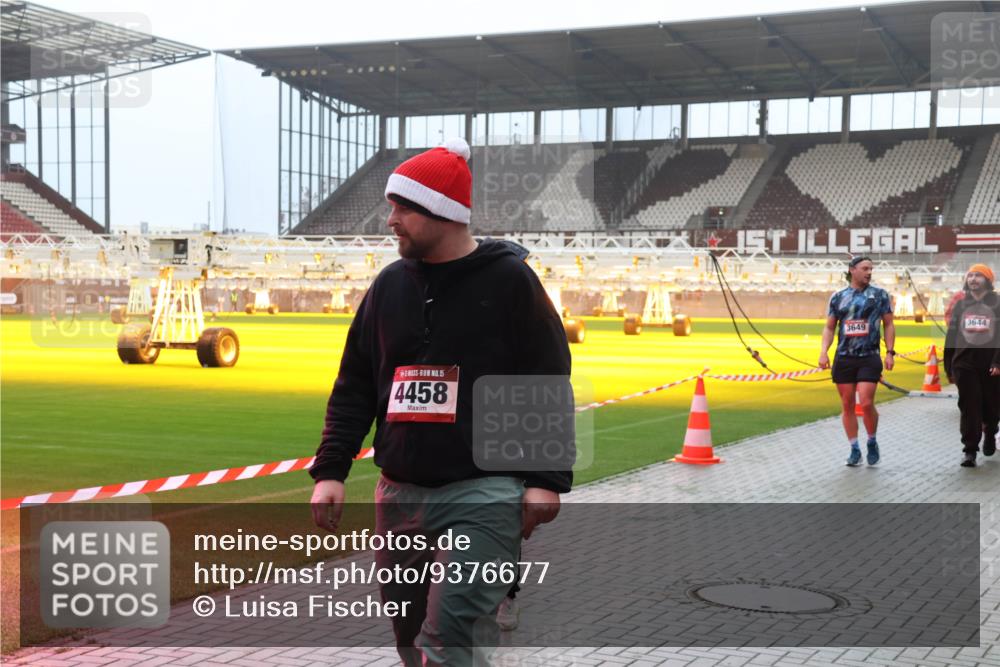 07.12.2025 - St. Pauli X-Mass-Run No. 15 Luisa Fischer http://msf.ph/oto/9376677 07.12.2025 10:23:57 Ziel 15, 4458, 3649, 3644, 638, 1104, 1996, 2123, 2304, 2508, 2511, 2603, 2634, 3052, 3078, 3079, 3539, 3644, 3649, 3887, 3890, 4005, 4043, 4139, 4141, 4144, 4145, 4377, 4378, 4458, 4549 meine-sportfotos.de