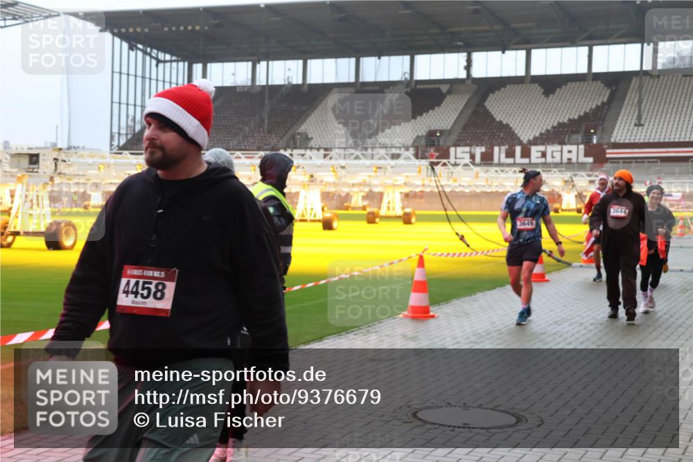 07.12.2025 - St. Pauli X-Mass-Run No. 15 Luisa Fischer http://msf.ph/oto/9376679 07.12.2025 10:23:57 Ziel 4458, 3649, 3644, 638, 1104, 1996, 2123, 2304, 2508, 2511, 2603, 2634, 3052, 3078, 3079, 3539, 3644, 3649, 3887, 3890, 4005, 4043, 4139, 4141, 4144, 4145, 4377, 4378, 4458, 4549 meine-sportfotos.de