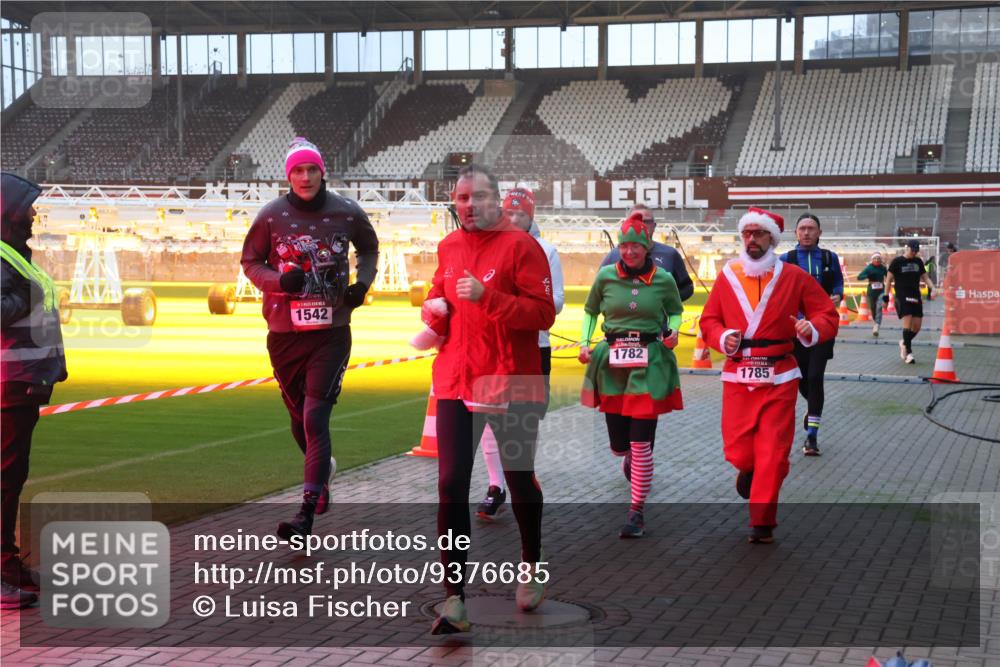 07.12.2025 - St. Pauli X-Mass-Run No. 15 Luisa Fischer http://msf.ph/oto/9376685 07.12.2025 09:59:01 Ziel 1542, 1782, 1785, 238, 261, 483, 532, 655, 1003, 1115, 1173, 1528, 1542, 1603, 1633, 1774, 1782, 1785, 2205, 2392, 3308, 3405, 3515, 4031, 4206 meine-sportfotos.de