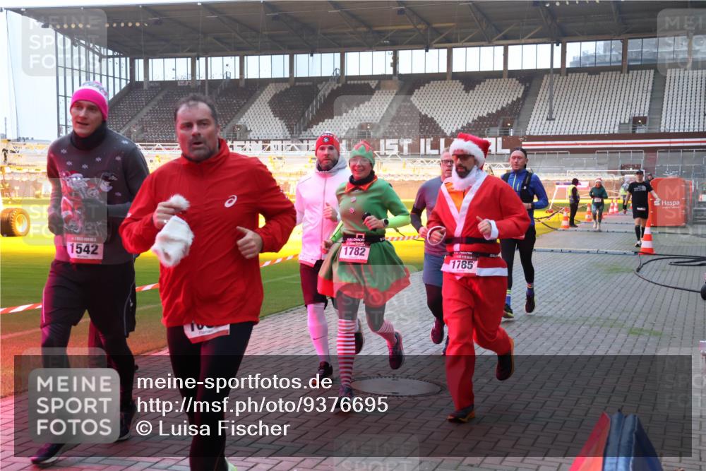 07.12.2025 - St. Pauli X-Mass-Run No. 15 Luisa Fischer http://msf.ph/oto/9376695 07.12.2025 09:59:02 Ziel 1542, 1782, 1785, 238, 261, 483, 532, 655, 1003, 1115, 1173, 1528, 1542, 1603, 1633, 1774, 1782, 1785, 2205, 2392, 3308, 3405, 3515, 4031, 4206 meine-sportfotos.de