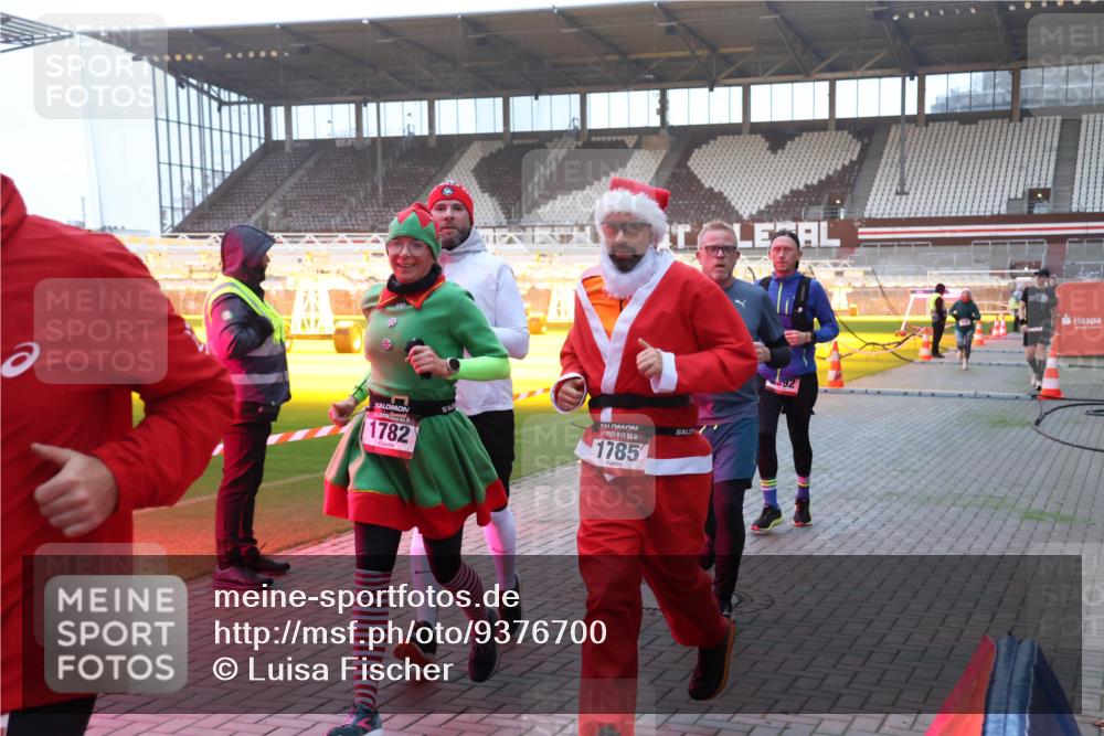 07.12.2025 - St. Pauli X-Mass-Run No. 15 Luisa Fischer http://msf.ph/oto/9376700 07.12.2025 09:59:03 Ziel 1782, 1785, 592, 238, 261, 483, 532, 655, 1003, 1115, 1173, 1528, 1542, 1603, 1633, 1774, 1782, 1785, 2205, 2392, 3308, 3405, 3515, 4031, 4206 meine-sportfotos.de