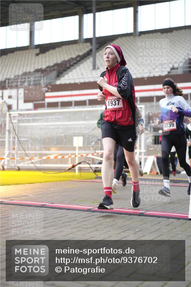 07.12.2025 - St. Pauli X-Mass-Run No. 15 Patografie http://msf.ph/oto/9376702 07.12.2025 10:06:08 Ziel 127, 148, 180, 424, 468, 805, 834, 893, 967, 969, 1119, 1788, 1832, 1937, 2757, 2894, 2968, 3093, 3172, 3196, 3812, 3814, 3857, 3859, 4235, 4236, 4237, 4246, 4251, 4657, 4665, 4670, 4672, 4676, 4677, 4736, 4739 meine-sportfotos.de