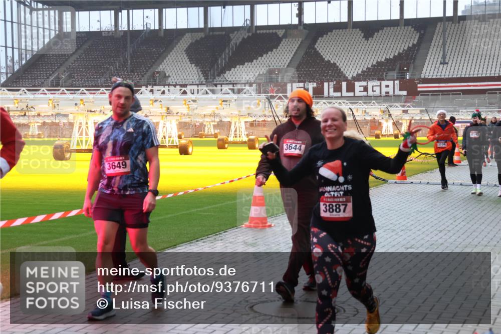 07.12.2025 - St. Pauli X-Mass-Run No. 15 Luisa Fischer http://msf.ph/oto/9376711 07.12.2025 10:24:02 Ziel 3649, 3644, 3887, 1104, 4145, 638, 1104, 2508, 2511, 2603, 2634, 3052, 3078, 3079, 3539, 3644, 3649, 3887, 3890, 3968, 4005, 4043, 4139, 4141, 4144, 4145, 4377, 4378, 4458, 4549 meine-sportfotos.de