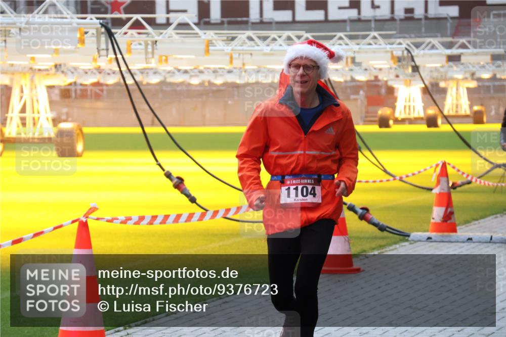 07.12.2025 - St. Pauli X-Mass-Run No. 15 Luisa Fischer http://msf.ph/oto/9376723 07.12.2025 10:24:05 Ziel 15, 1104, 638, 1104, 2508, 2511, 2603, 2634, 3052, 3078, 3079, 3539, 3644, 3649, 3887, 3890, 3968, 4005, 4043, 4139, 4141, 4144, 4145, 4203, 4377, 4378, 4458, 4549, 4765 meine-sportfotos.de