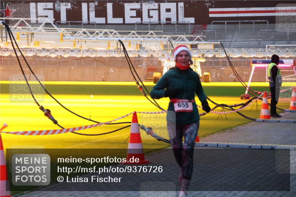 07.12.2025 - St. Pauli X-Mass-Run No. 15 Luisa Fischer http://msf.ph/oto/9376726 07.12.2025 09:59:09 Ziel 655, 238, 261, 483, 532, 655, 1003, 1115, 1173, 1528, 1542, 1603, 1633, 1774, 1782, 1785, 2205, 2392, 3147, 3308, 3515, 4031, 4206 meine-sportfotos.de