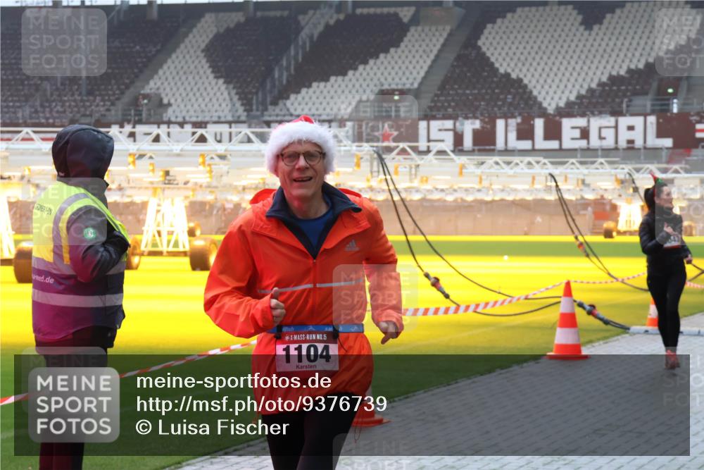 07.12.2025 - St. Pauli X-Mass-Run No. 15 Luisa Fischer http://msf.ph/oto/9376739 07.12.2025 10:24:07 Ziel 15, 1104, 638, 711, 1104, 2603, 2634, 3052, 3539, 3644, 3649, 3887, 3890, 3968, 4005, 4043, 4139, 4141, 4144, 4145, 4203, 4377, 4378, 4458, 4479, 4549, 4765 meine-sportfotos.de