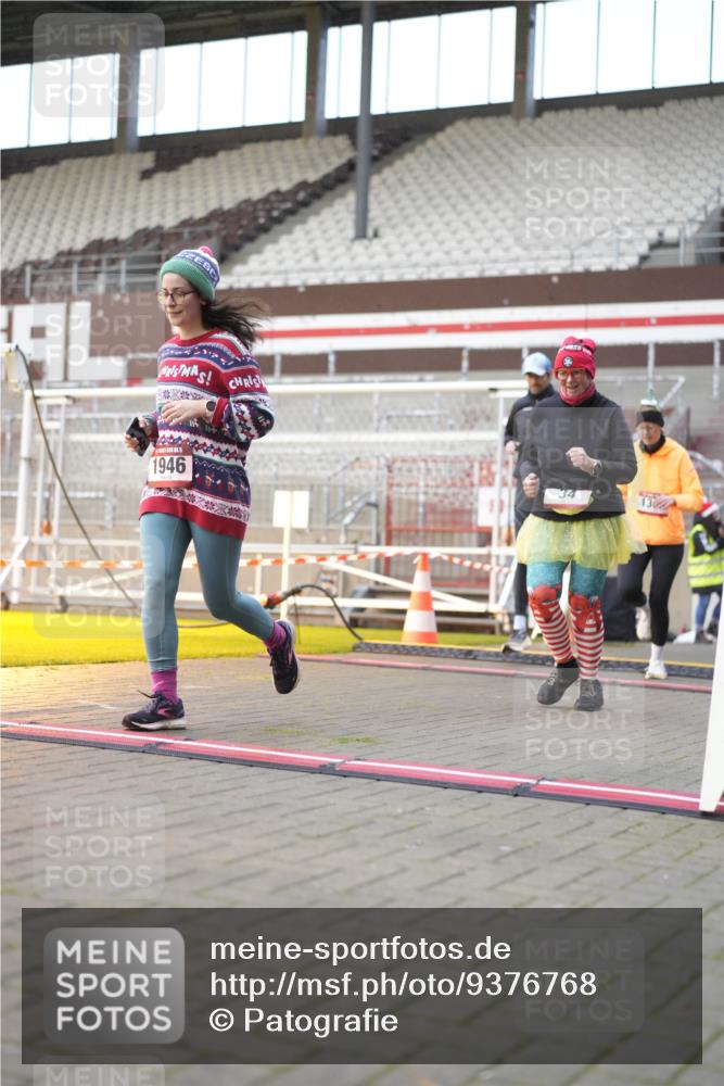 07.12.2025 - St. Pauli X-Mass-Run No. 15 Patografie http://msf.ph/oto/9376768 07.12.2025 10:06:18 Ziel 34, 127, 187, 893, 967, 969, 1119, 1369, 1479, 1480, 1832, 1937, 1946, 3213, 3232, 3534, 3535, 3536, 3537, 4657, 4665, 4670, 4672, 4676, 4677, 4736, 4739 meine-sportfotos.de