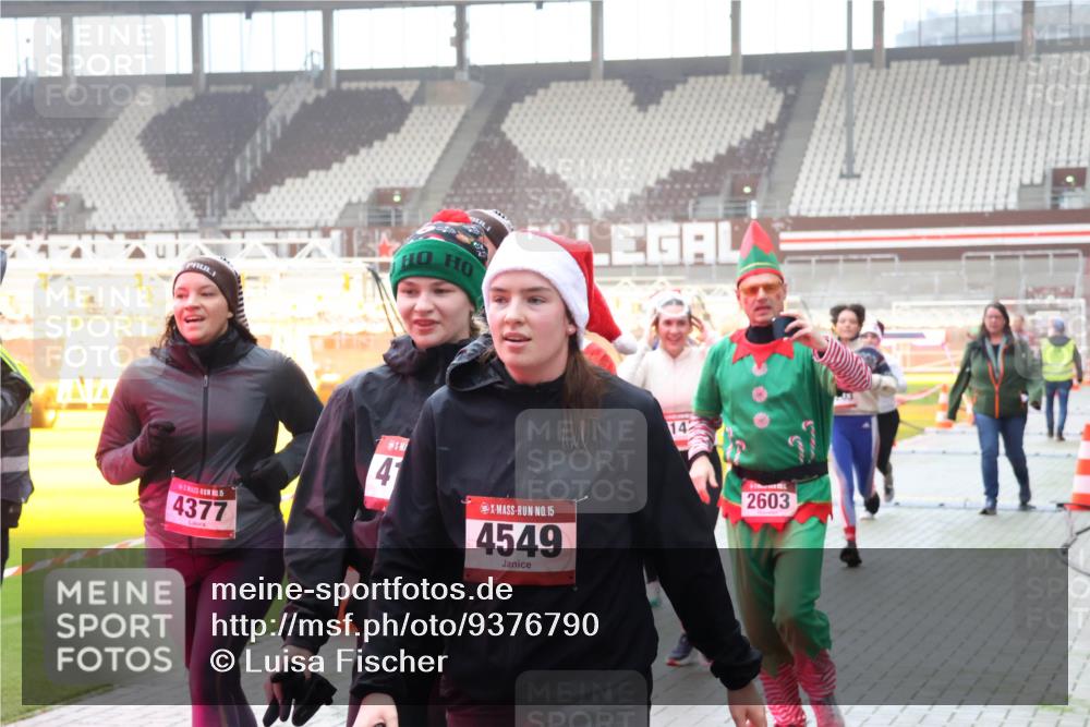 07.12.2025 - St. Pauli X-Mass-Run No. 15 Luisa Fischer http://msf.ph/oto/9376790 07.12.2025 10:24:14 Ziel 5, 4377, 41, 15, 4549, 14, 2603, 638, 711, 1104, 2603, 2634, 3539, 3644, 3649, 3887, 3890, 3968, 4005, 4043, 4139, 4141, 4144, 4145, 4203, 4377, 4378, 4458, 4479, 4549, 4765 meine-sportfotos.de