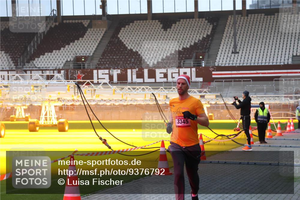 07.12.2025 - St. Pauli X-Mass-Run No. 15 Luisa Fischer http://msf.ph/oto/9376792 07.12.2025 09:59:22 Ziel 3345, 483, 532, 655, 939, 1003, 1115, 1120, 1528, 1542, 1603, 1782, 1785, 2392, 2529, 3147, 3308, 3345, 4031 meine-sportfotos.de