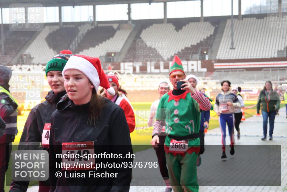 07.12.2025 - St. Pauli X-Mass-Run No. 15 Luisa Fischer http://msf.ph/oto/9376796 07.12.2025 10:24:15 Ziel 4, 15, 4549, 2603, 638, 711, 1104, 2603, 2634, 3539, 3644, 3649, 3887, 3890, 3968, 4005, 4043, 4139, 4141, 4144, 4145, 4203, 4377, 4378, 4458, 4479, 4549, 4765 meine-sportfotos.de