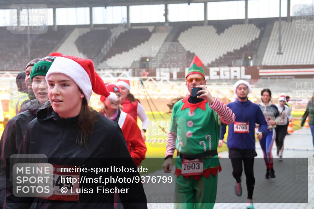 07.12.2025 - St. Pauli X-Mass-Run No. 15 Luisa Fischer http://msf.ph/oto/9376799 07.12.2025 10:24:15 Ziel 1, 15, 4549, 2603, 4765, 638, 711, 1104, 2603, 2634, 3539, 3644, 3649, 3887, 3890, 3968, 4005, 4043, 4139, 4141, 4144, 4145, 4203, 4377, 4378, 4458, 4479, 4549, 4765 meine-sportfotos.de