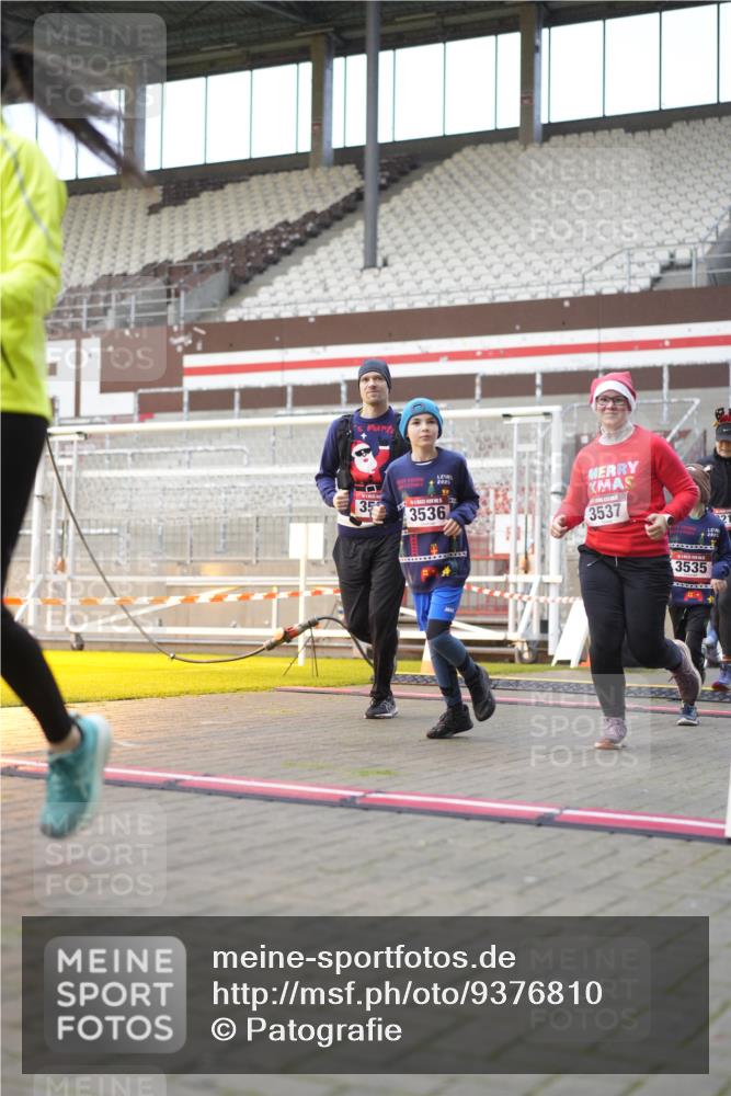 07.12.2025 - St. Pauli X-Mass-Run No. 15 Patografie http://msf.ph/oto/9376810 07.12.2025 10:06:21 Ziel 34, 187, 562, 893, 1119, 1369, 1479, 1480, 1832, 1937, 1946, 3213, 3232, 3534, 3535, 3536, 3537, 4459, 4657, 4665, 4670, 4672, 4676, 4677, 4736, 4739 meine-sportfotos.de