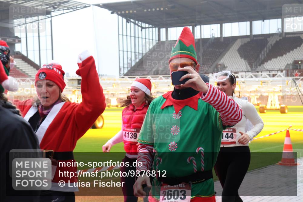 07.12.2025 - St. Pauli X-Mass-Run No. 15 Luisa Fischer http://msf.ph/oto/9376812 07.12.2025 10:24:16 Ziel 15, 4139, 15, 144, 15, 2603, 638, 711, 1104, 2603, 2634, 3539, 3644, 3649, 3887, 3890, 3968, 4005, 4043, 4139, 4141, 4144, 4145, 4203, 4377, 4378, 4458, 4479, 4549, 4765 meine-sportfotos.de