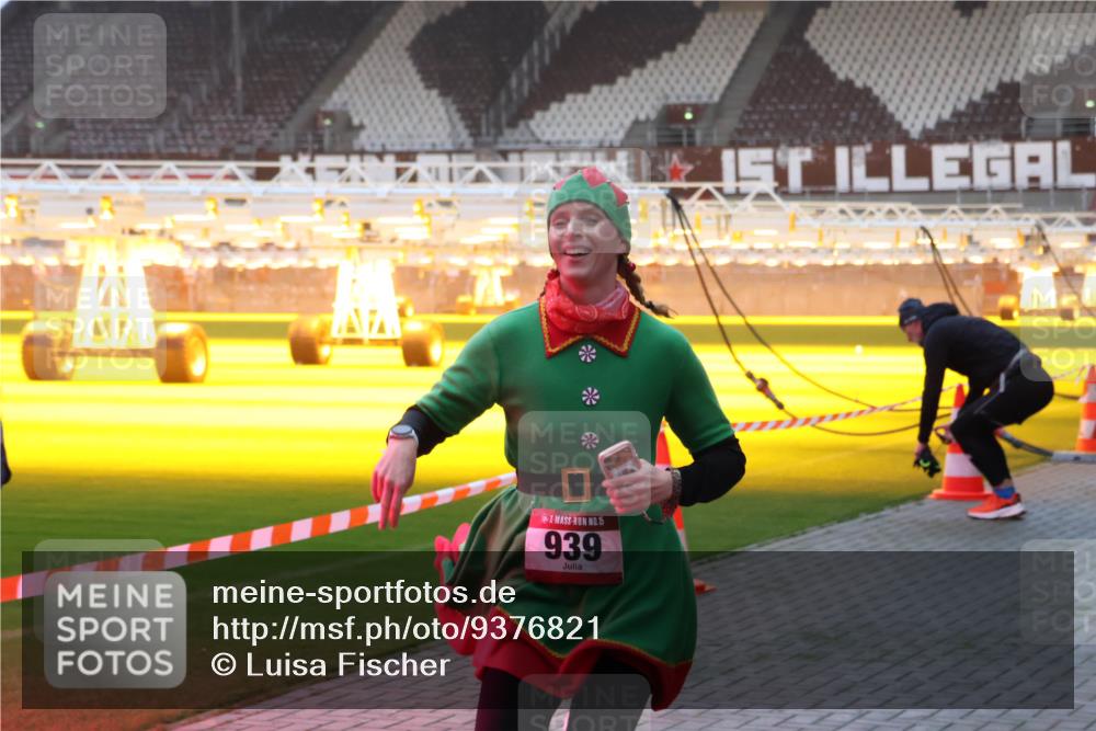 07.12.2025 - St. Pauli X-Mass-Run No. 15 Luisa Fischer http://msf.ph/oto/9376821 07.12.2025 09:59:36 Ziel 15, 939, 655, 939, 1120, 1542, 2204, 2207, 2529, 2657, 3147, 3345, 4029 meine-sportfotos.de