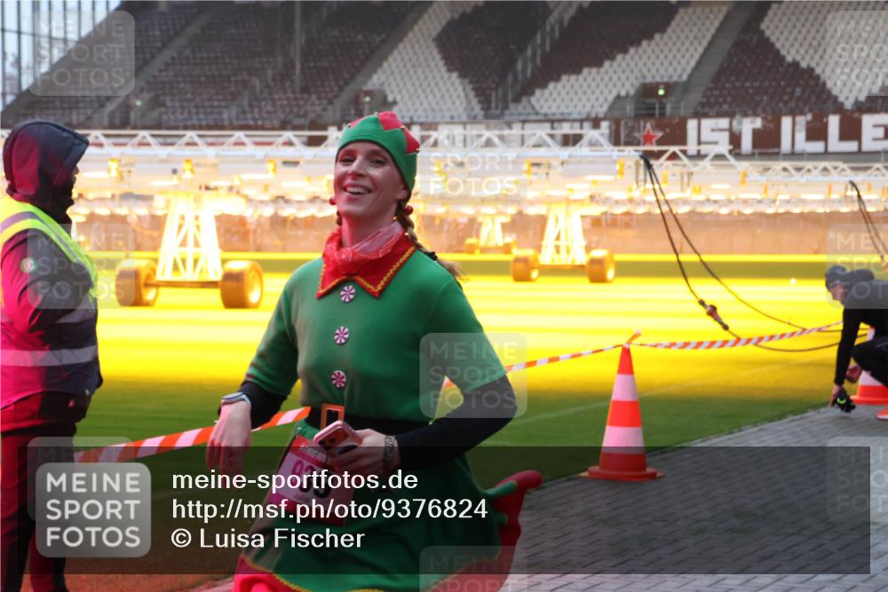 07.12.2025 - St. Pauli X-Mass-Run No. 15 Luisa Fischer http://msf.ph/oto/9376824 07.12.2025 09:59:37 Ziel 939, 655, 939, 1120, 1542, 2204, 2207, 2529, 2657, 3147, 3345, 4029 meine-sportfotos.de