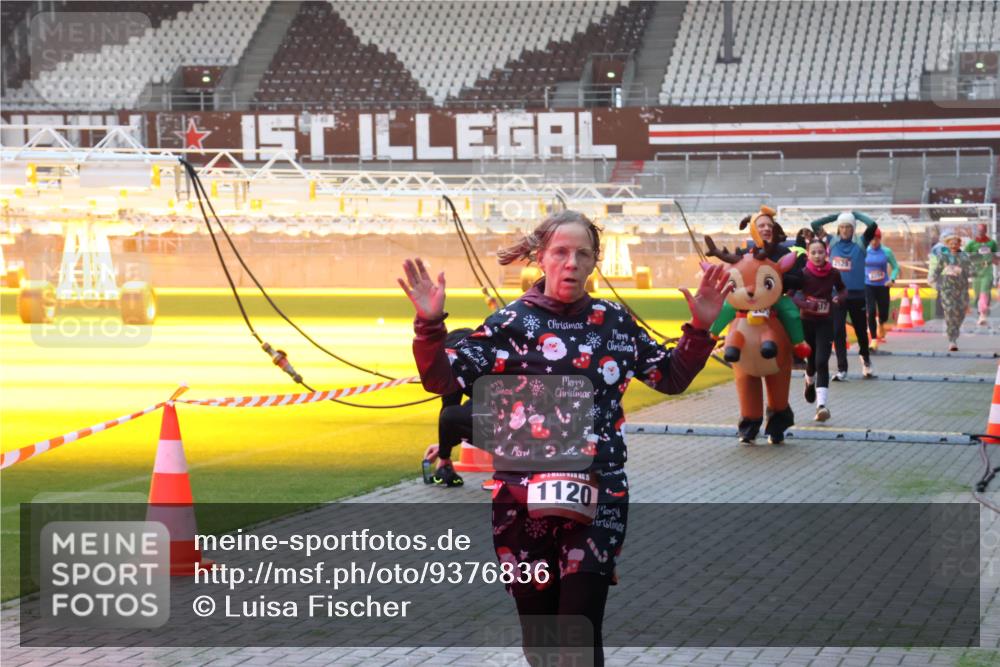 07.12.2025 - St. Pauli X-Mass-Run No. 15 Luisa Fischer http://msf.ph/oto/9376836 07.12.2025 09:59:39 Ziel 1120, 655, 939, 961, 1120, 2204, 2207, 2529, 2657, 3147, 3345, 4029 meine-sportfotos.de