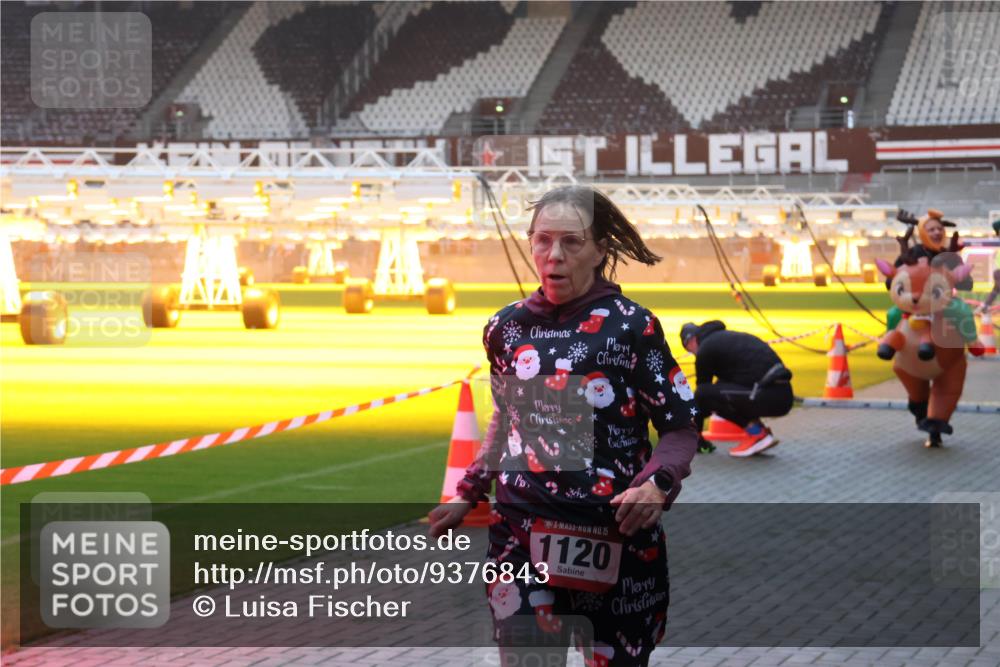 07.12.2025 - St. Pauli X-Mass-Run No. 15 Luisa Fischer http://msf.ph/oto/9376843 07.12.2025 09:59:40 Ziel 1, 15, 1120, 655, 939, 961, 1120, 2204, 2207, 2529, 2657, 3147, 3345, 4029 meine-sportfotos.de