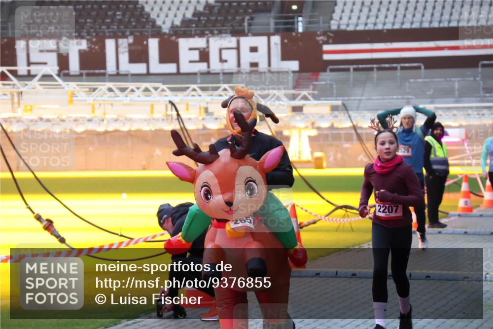 07.12.2025 - St. Pauli X-Mass-Run No. 15 Luisa Fischer http://msf.ph/oto/9376855 07.12.2025 09:59:42 Ziel 265, 2207, 529, 488, 655, 939, 961, 1120, 2204, 2207, 2529, 2657, 3147, 3345, 4029, 4052, 4465 meine-sportfotos.de
