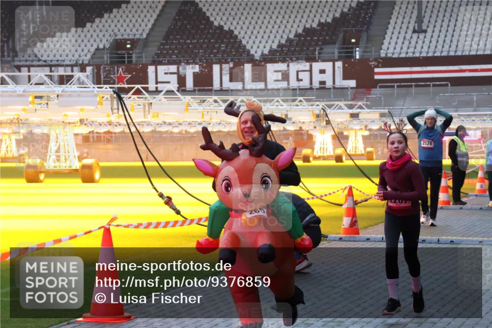 07.12.2025 - St. Pauli X-Mass-Run No. 15 Luisa Fischer http://msf.ph/oto/9376859 07.12.2025 09:59:43 Ziel 265, 207, 2529, 488, 655, 939, 961, 1120, 1763, 2204, 2207, 2529, 2657, 3147, 3345, 4029, 4051, 4052, 4465 meine-sportfotos.de