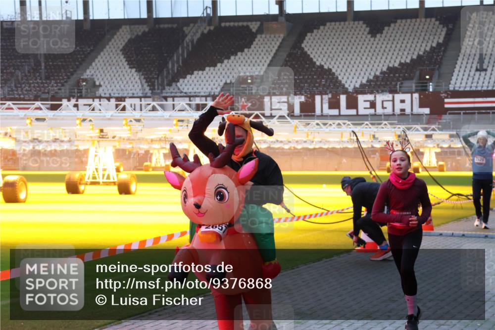 07.12.2025 - St. Pauli X-Mass-Run No. 15 Luisa Fischer http://msf.ph/oto/9376868 07.12.2025 09:59:44 Ziel 265, 2529, 488, 939, 961, 1120, 1763, 2204, 2207, 2529, 2657, 3147, 3345, 3513, 4029, 4051, 4052, 4465 meine-sportfotos.de