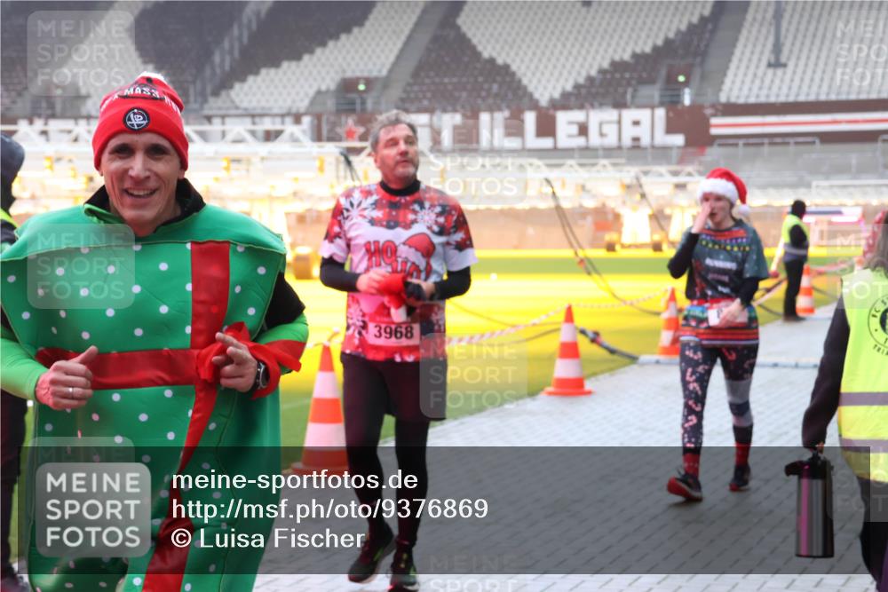07.12.2025 - St. Pauli X-Mass-Run No. 15 Luisa Fischer http://msf.ph/oto/9376869 07.12.2025 10:24:35 Ziel 3968, 711, 712, 897, 1104, 2071, 2603, 2634, 3968, 4040, 4043, 4122, 4139, 4140, 4144, 4203, 4377, 4378, 4479, 4689, 4692, 4694, 4765 meine-sportfotos.de