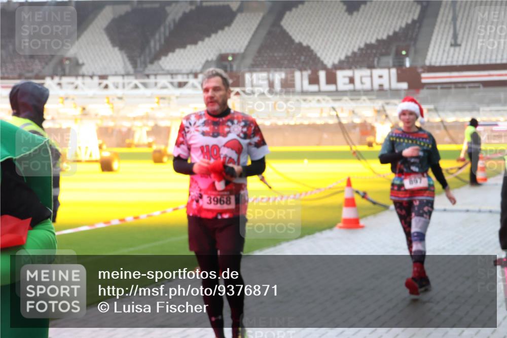 07.12.2025 - St. Pauli X-Mass-Run No. 15 Luisa Fischer http://msf.ph/oto/9376871 07.12.2025 10:24:36 Ziel 3968, 711, 712, 897, 1104, 2071, 2603, 2634, 3968, 4040, 4043, 4122, 4139, 4140, 4144, 4203, 4377, 4378, 4479, 4689, 4692, 4694, 4765 meine-sportfotos.de