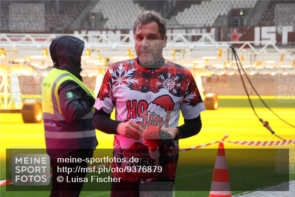 07.12.2025 - St. Pauli X-Mass-Run No. 15 Luisa Fischer http://msf.ph/oto/9376879 07.12.2025 10:24:37 Ziel 3968, 711, 712, 897, 1104, 1986, 2071, 2603, 2634, 3968, 4040, 4043, 4122, 4139, 4140, 4144, 4203, 4377, 4378, 4479, 4689, 4692, 4694, 4765 meine-sportfotos.de