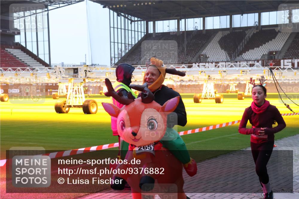 07.12.2025 - St. Pauli X-Mass-Run No. 15 Luisa Fischer http://msf.ph/oto/9376882 07.12.2025 09:59:45 Ziel 265, 488, 939, 961, 1120, 1763, 2204, 2207, 2529, 2657, 3147, 3345, 3513, 4029, 4051, 4052, 4465 meine-sportfotos.de
