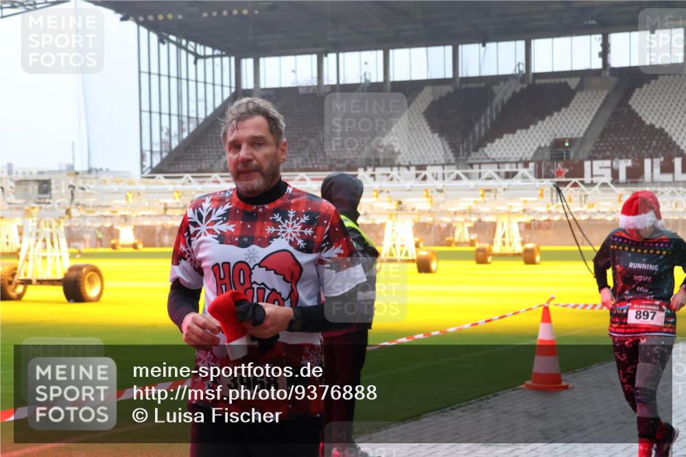 07.12.2025 - St. Pauli X-Mass-Run No. 15 Luisa Fischer http://msf.ph/oto/9376888 07.12.2025 10:24:38 Ziel 15, 3968, 897, 711, 712, 897, 1104, 1986, 2071, 2603, 2634, 3968, 4040, 4043, 4122, 4139, 4140, 4144, 4203, 4377, 4378, 4479, 4689, 4692, 4694, 4765 meine-sportfotos.de