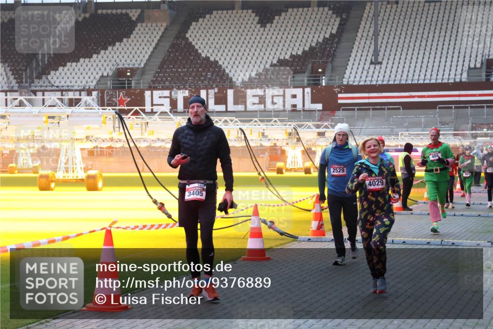 07.12.2025 - St. Pauli X-Mass-Run No. 15 Luisa Fischer http://msf.ph/oto/9376889 07.12.2025 09:59:48 Ziel 3405, 3405, 2529, 4029, 488, 3513, 488, 910, 911, 939, 961, 1120, 1763, 2204, 2207, 2529, 2657, 3147, 3345, 3513, 4029, 4051, 4052, 4465 meine-sportfotos.de