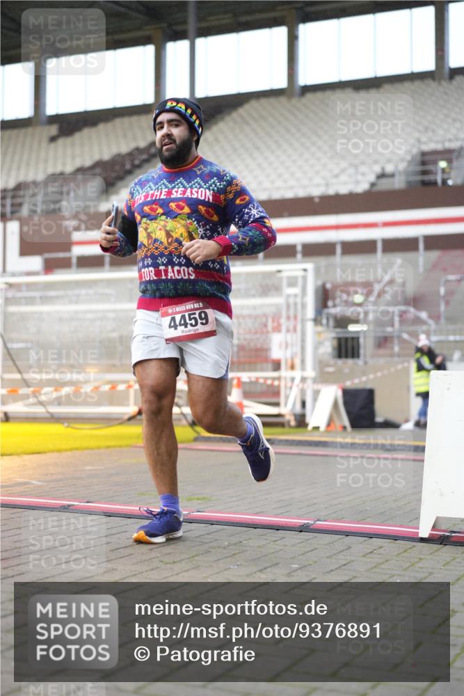 07.12.2025 - St. Pauli X-Mass-Run No. 15 Patografie http://msf.ph/oto/9376891 07.12.2025 10:06:26 Ziel 34, 150, 187, 562, 1369, 1479, 1480, 1832, 1946, 3213, 3232, 3534, 3535, 3536, 3537, 4459, 4672 meine-sportfotos.de