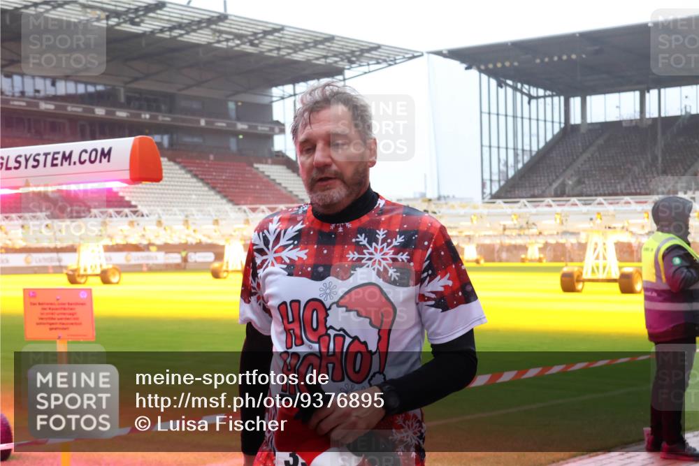 07.12.2025 - St. Pauli X-Mass-Run No. 15 Luisa Fischer http://msf.ph/oto/9376895 07.12.2025 10:24:39 Ziel 711, 712, 897, 1104, 1986, 2071, 2603, 2634, 3968, 4040, 4043, 4122, 4139, 4140, 4144, 4203, 4377, 4378, 4479, 4689, 4692, 4694, 4765 meine-sportfotos.de