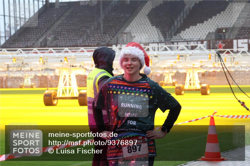 07.12.2025 - St. Pauli X-Mass-Run No. 15 Luisa Fischer http://msf.ph/oto/9376897 07.12.2025 10:24:41 Ziel 15, 897, 711, 712, 897, 1986, 2071, 2603, 2634, 3968, 4040, 4122, 4139, 4140, 4144, 4203, 4377, 4378, 4479, 4689, 4692, 4694, 4765, 4766, 4780 meine-sportfotos.de