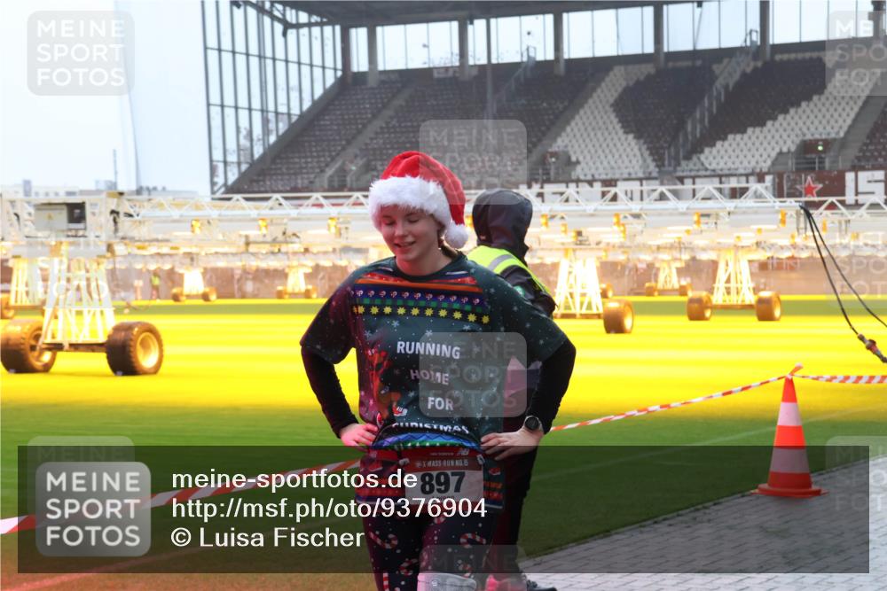 07.12.2025 - St. Pauli X-Mass-Run No. 15 Luisa Fischer http://msf.ph/oto/9376904 07.12.2025 10:24:41 Ziel 15, 897, 711, 712, 897, 1986, 2071, 2603, 2634, 3968, 4040, 4122, 4139, 4140, 4144, 4203, 4377, 4378, 4479, 4689, 4692, 4694, 4765, 4766, 4780 meine-sportfotos.de