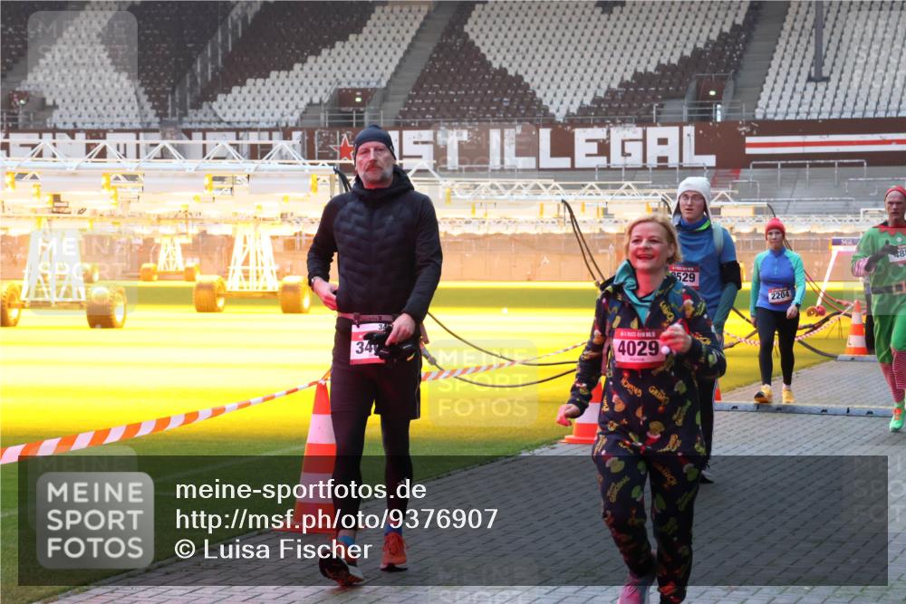 07.12.2025 - St. Pauli X-Mass-Run No. 15 Luisa Fischer http://msf.ph/oto/9376907 07.12.2025 09:59:50 Ziel 34, 529, 2204, 4029, 481, 488, 910, 911, 939, 961, 1120, 1763, 2204, 2207, 2529, 2657, 3147, 3345, 3513, 4029, 4051, 4052, 4465 meine-sportfotos.de