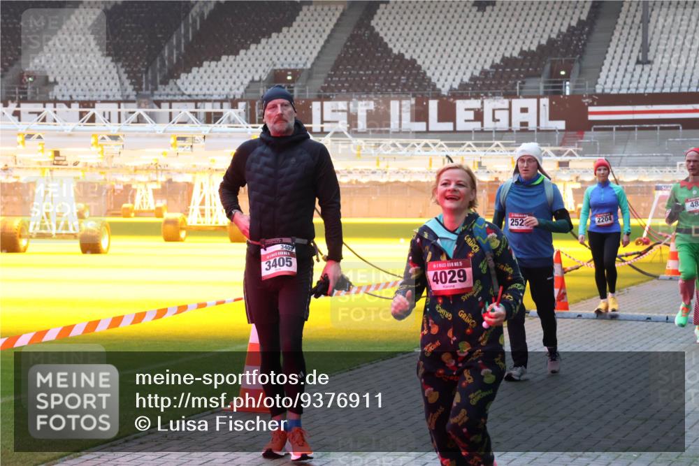 07.12.2025 - St. Pauli X-Mass-Run No. 15 Luisa Fischer http://msf.ph/oto/9376911 07.12.2025 09:59:50 Ziel 252, 2204, 3405, 3405, 15, 4029, 48, 488, 910, 911, 939, 961, 1120, 1763, 2204, 2207, 2529, 2657, 3147, 3345, 3513, 4029, 4051, 4052, 4465 meine-sportfotos.de