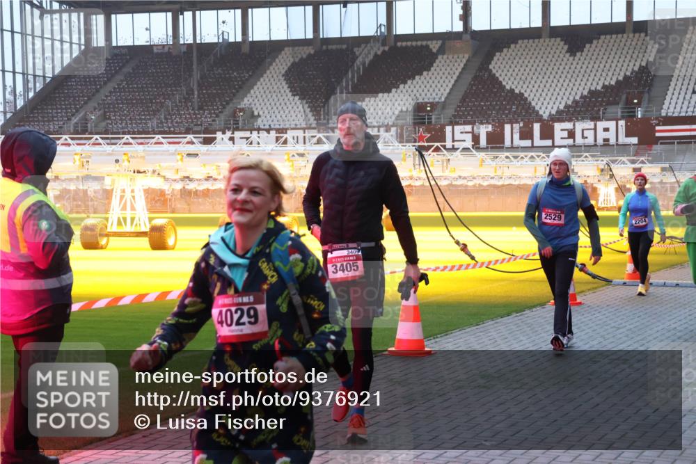 07.12.2025 - St. Pauli X-Mass-Run No. 15 Luisa Fischer http://msf.ph/oto/9376921 07.12.2025 09:59:51 Ziel 4029, 3409, 3405, 2529, 2204, 488, 910, 911, 939, 961, 1120, 1763, 2204, 2207, 2529, 2657, 3147, 3345, 3513, 4029, 4051, 4052, 4465 meine-sportfotos.de