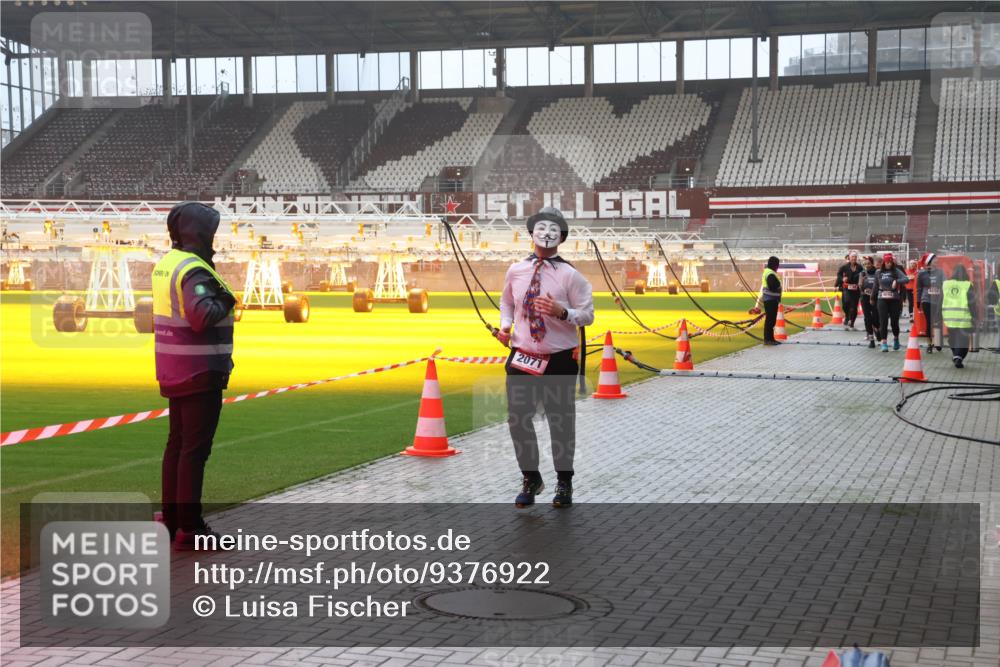 07.12.2025 - St. Pauli X-Mass-Run No. 15 Luisa Fischer http://msf.ph/oto/9376922 07.12.2025 10:24:50 Ziel 2071, 711, 712, 897, 1986, 2071, 3968, 4040, 4122, 4136, 4140, 4155, 4203, 4479, 4541, 4542, 4689, 4692, 4694, 4765, 4766, 4780 meine-sportfotos.de