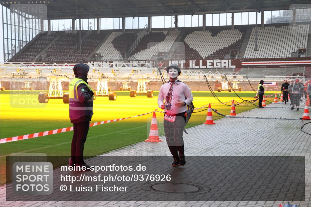 07.12.2025 - St. Pauli X-Mass-Run No. 15 Luisa Fischer http://msf.ph/oto/9376926 07.12.2025 10:24:50 Ziel 2071, 711, 712, 897, 1986, 2071, 3968, 4040, 4122, 4136, 4140, 4155, 4203, 4479, 4541, 4542, 4689, 4692, 4694, 4765, 4766, 4780 meine-sportfotos.de