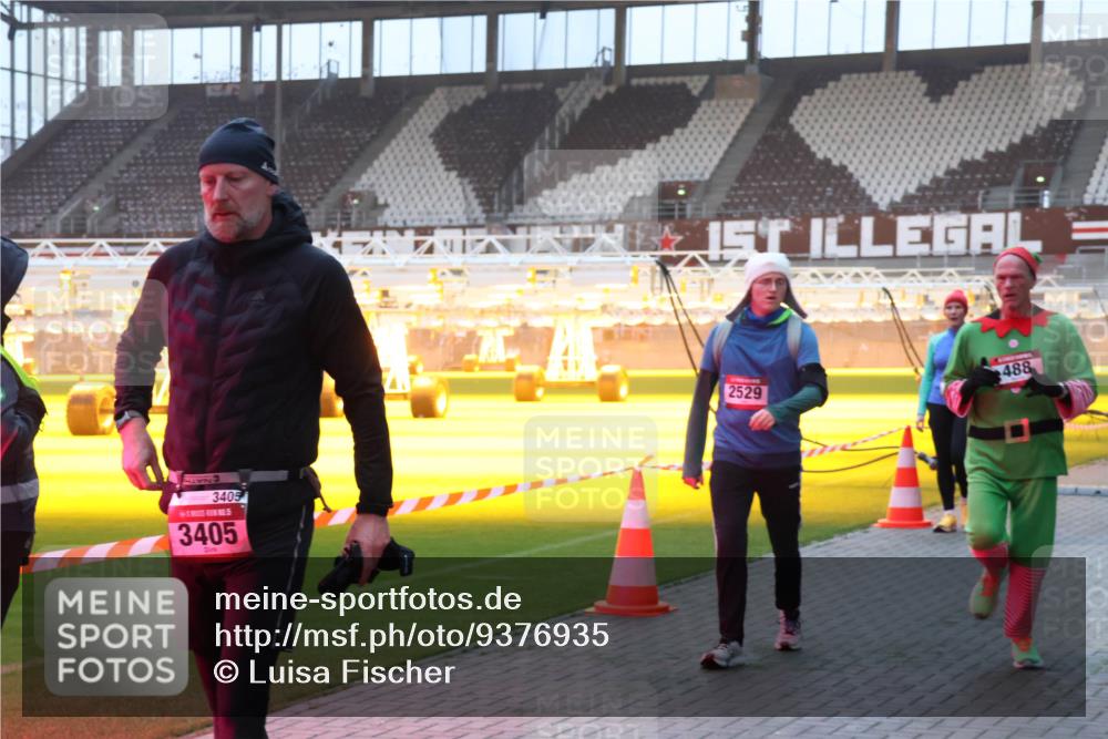 07.12.2025 - St. Pauli X-Mass-Run No. 15 Luisa Fischer http://msf.ph/oto/9376935 07.12.2025 09:59:53 Ziel 3405, 3405, 2529, 488, 488, 910, 911, 939, 961, 1120, 1763, 2186, 2204, 2207, 2529, 2657, 3147, 3345, 3513, 4029, 4051, 4052, 4465 meine-sportfotos.de