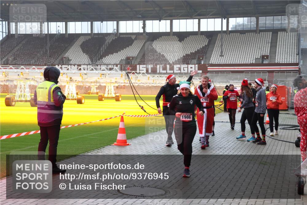 07.12.2025 - St. Pauli X-Mass-Run No. 15 Luisa Fischer http://msf.ph/oto/9376945 07.12.2025 10:25:03 Ziel 1986, 4286, 4541, 4780, 712, 897, 915, 974, 1986, 2071, 3152, 4040, 4078, 4079, 4091, 4092, 4122, 4135, 4136, 4140, 4155, 4177, 4496, 4497, 4530, 4541, 4542, 4689, 4692, 4694, 4766, 4780 meine-sportfotos.de