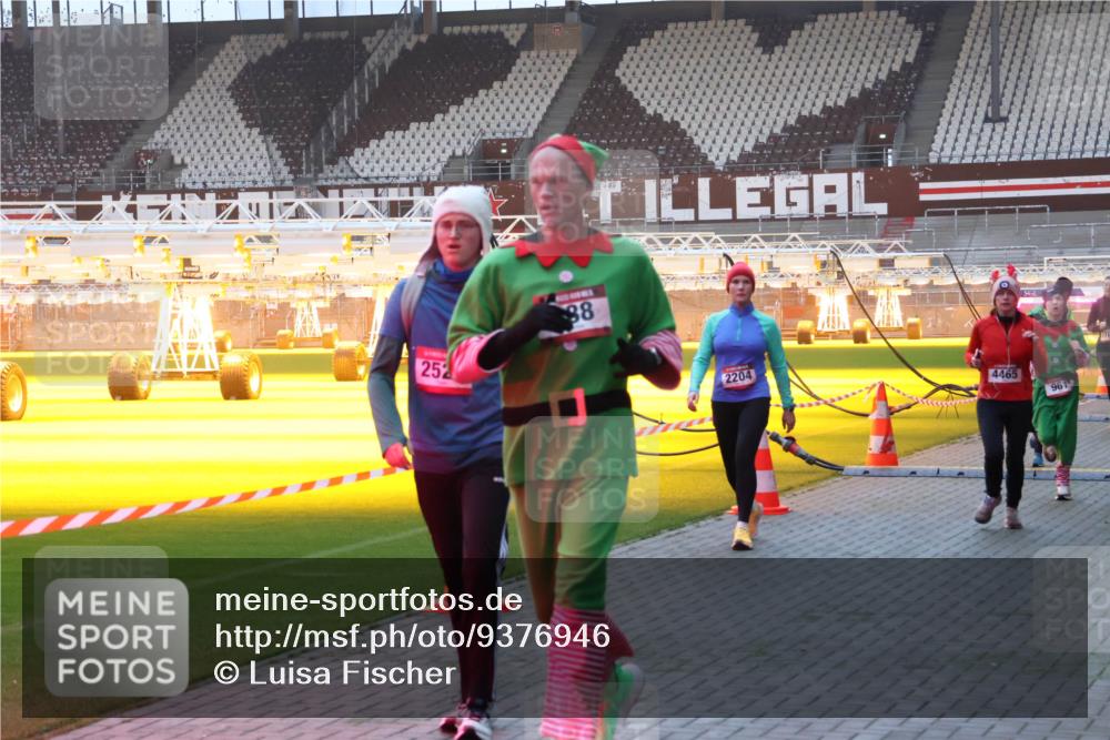 07.12.2025 - St. Pauli X-Mass-Run No. 15 Luisa Fischer http://msf.ph/oto/9376946 07.12.2025 09:59:54 Ziel 252, 88, 2204, 4465, 961, 488, 910, 911, 939, 961, 1120, 1763, 2186, 2204, 2207, 2529, 2657, 2729, 3147, 3345, 3513, 4029, 4051, 4052, 4465 meine-sportfotos.de